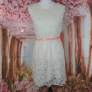 Vince camuto off white lace dress with belt 